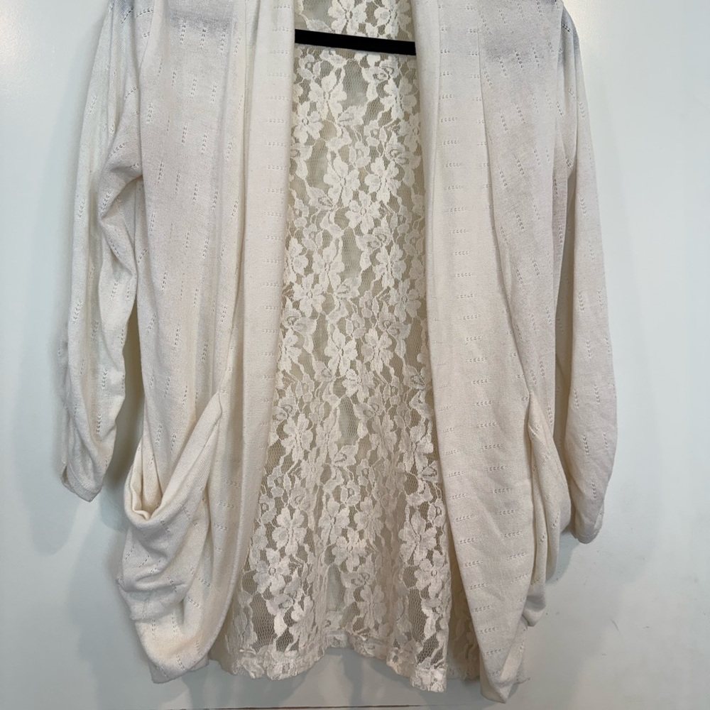 Chic Lace-Back Cardigan in Cream